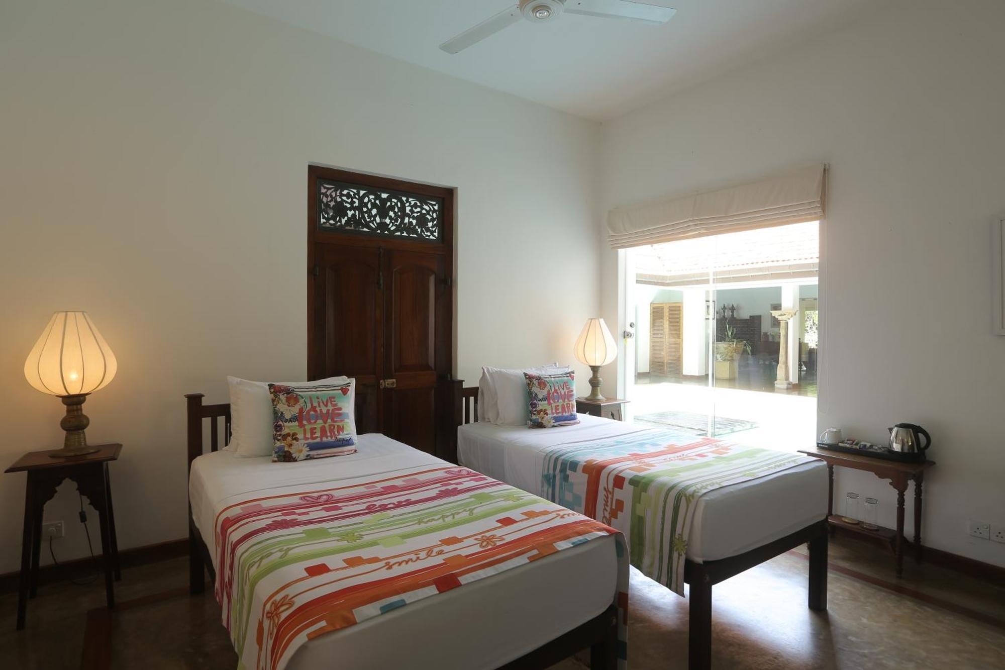Hundira * Negombo